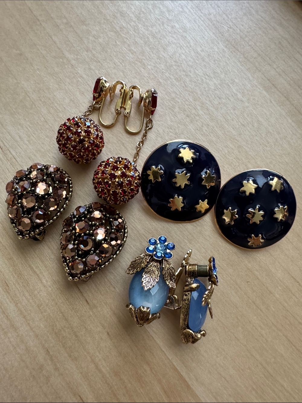 Vintage Gold-Tone Blue Flower Drop Clip-On Earrings - MMA, Weiss